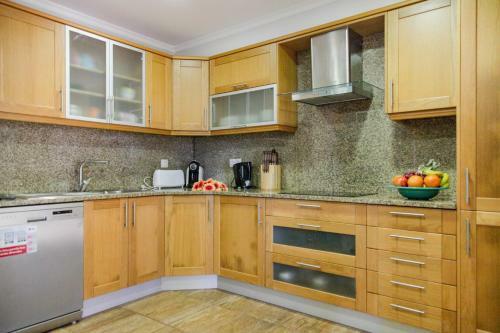 Villa Cris?s Home By Ourmadeira