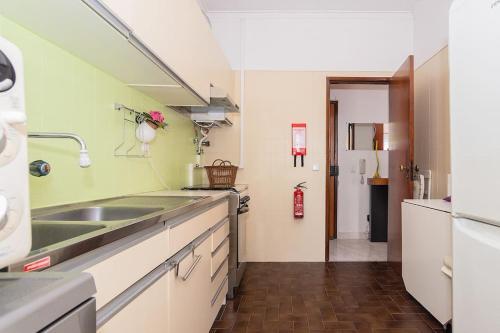Cosy Apartment In Almada