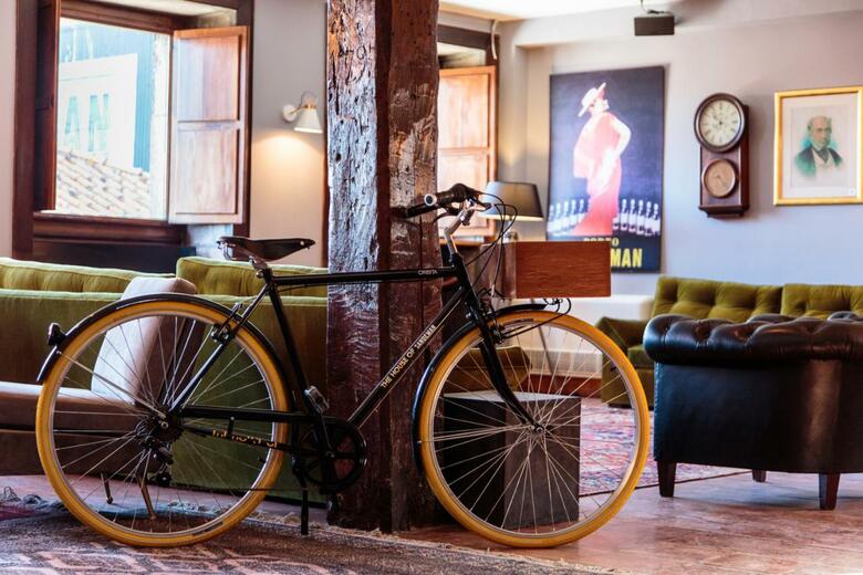 The House Of Sandeman - Hostel & Suites