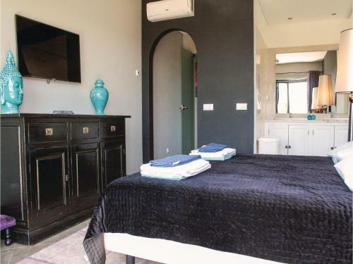 Four-bedroom Holiday Home In Silves