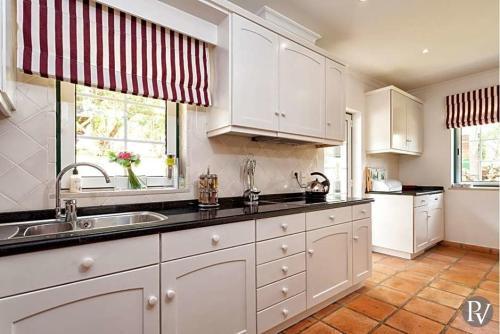 Quinta Do Lago Villa Sleeps 6 Pool T433233