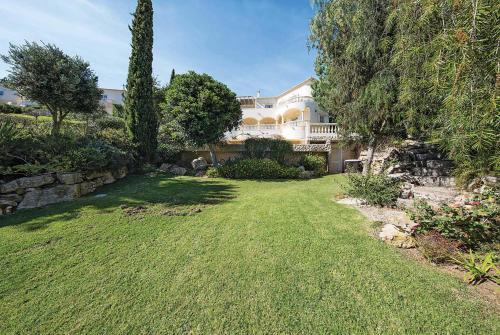 Salema Villa Sleeps 8 Air Con Wifi