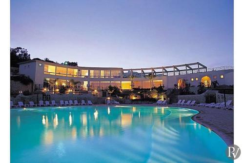 Salema Villa Sleeps 6