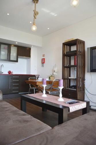 Two Bedroom Apartment By The Sea