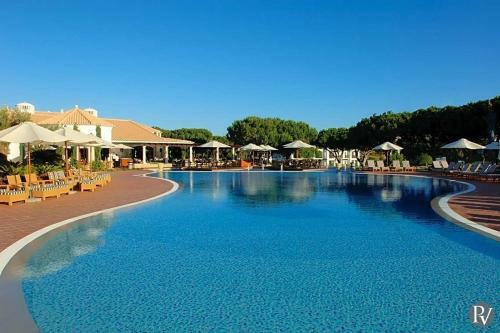 Olhos De Agua Apartment Sleeps 6