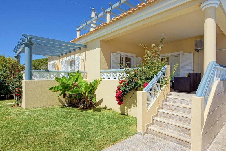Villa Caly