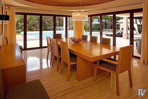 Olhos de Agua Villa Sleeps 8 Pool Air Con Wifi