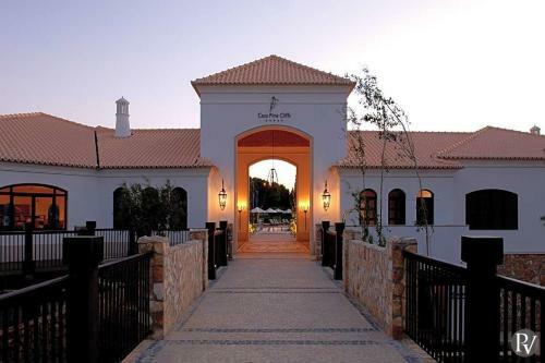Olhos De Agua Apartment Sleeps 4