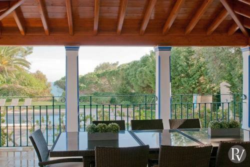 Olhos de Agua Villa Sleeps 10 Pool Air Con Wifi