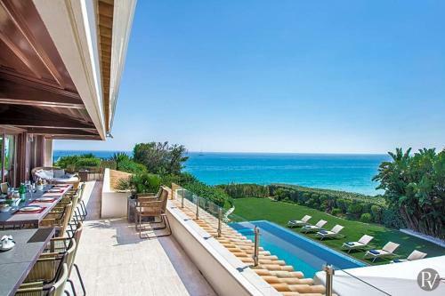 Olhos de Agua Villa Sleeps 16 Pool Air Con Wifi