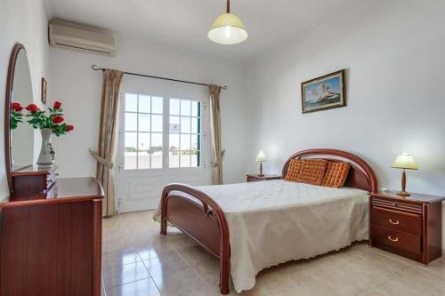 Olhos de Agua Villa Sleeps 6 Pool Air Con Wifi