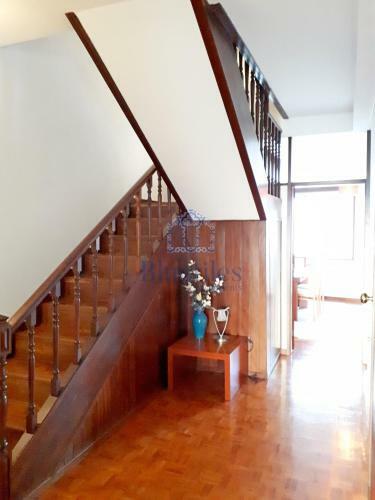 Bluetiles Downtown Triplex Apartment