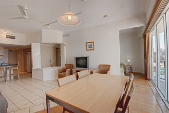 Hotel Rolling Surf Resort