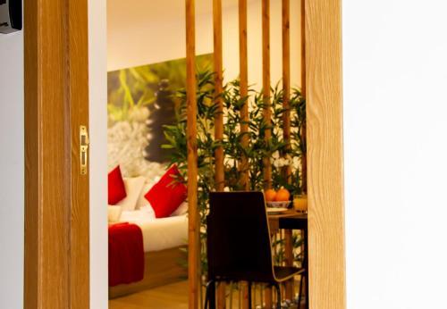 Hostal Royal Suites Riverview By Homing