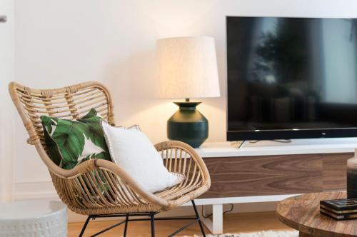 Bmyguest - Downtown Mezzanine Apartment