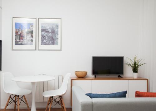 White Almada Oporto Apartments