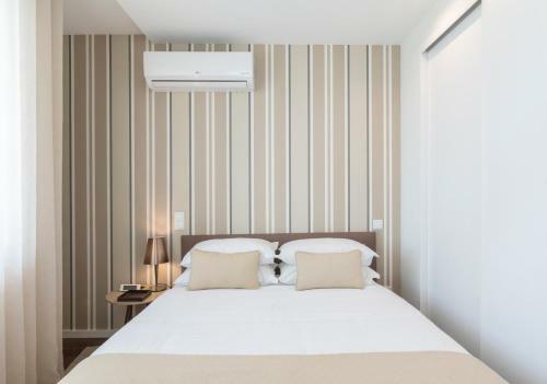 Bo - Julio Dinis * Apartments