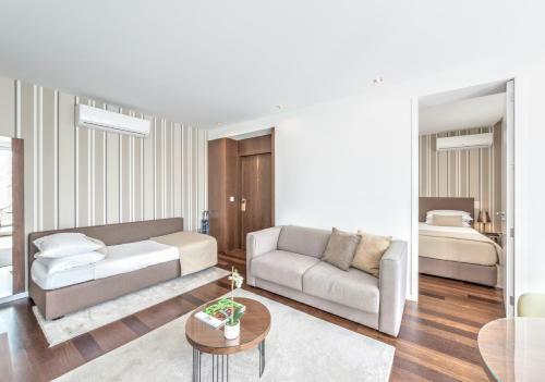 Bo - Julio Dinis * Apartments