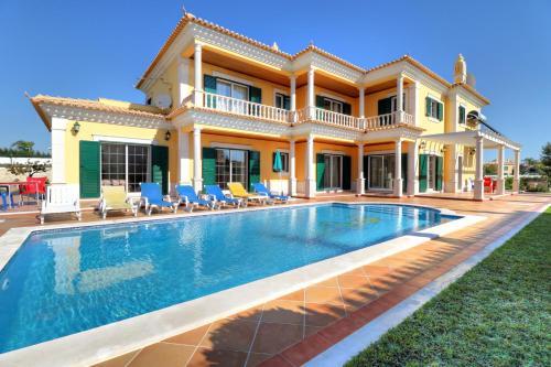 Guia Villa Sleeps 10 Pool Air Con Wifi