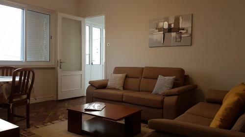 Gloria�s House