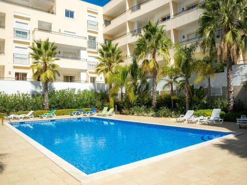 C04 - Pool View 3 Bed Apartment