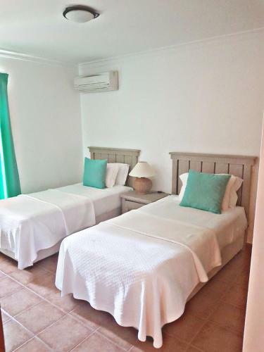Jardim Meia Praia Beach Apartment