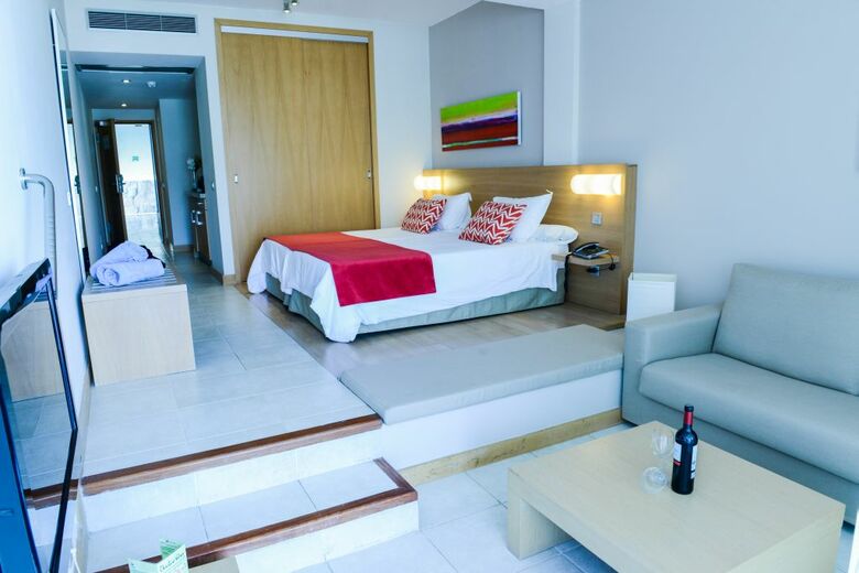 Aparthotel Morasol Suites