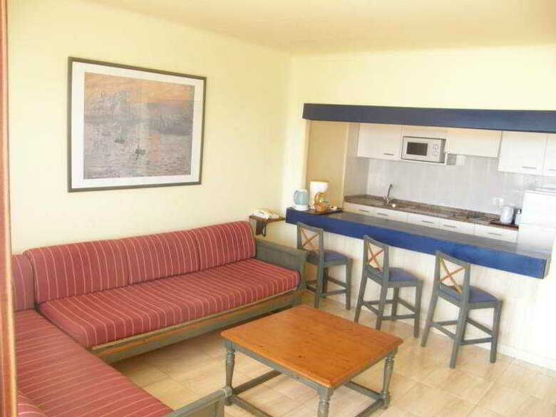 R2 Bah�a Kontiki Beach Apartments