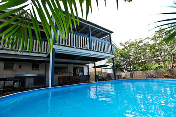 Hotel Bowen Terrace Accommodation - Hostel