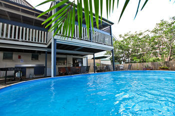 Hotel Bowen Terrace Accommodation - Hostel