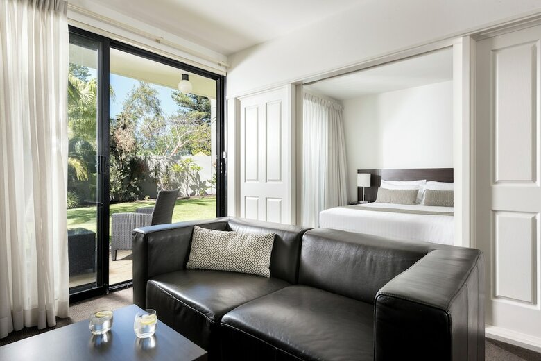 Pier 21 Apartments Hotel