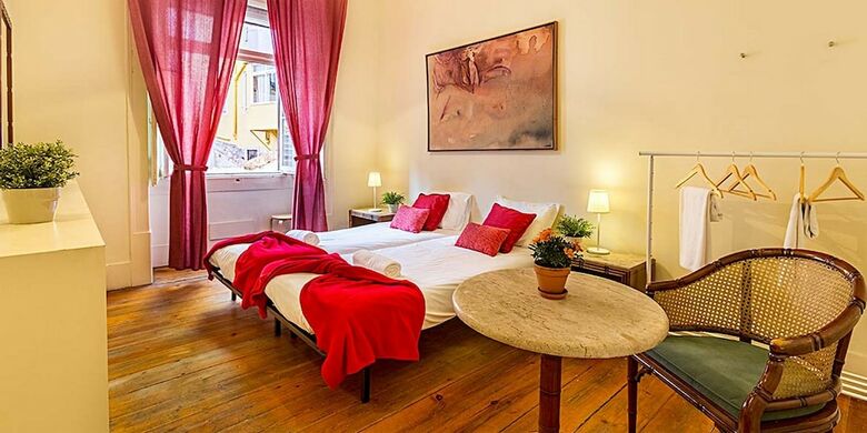 Hostal Flores 105 Guesthouse