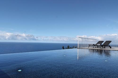 Villa Cliffscape By Ourmadeira