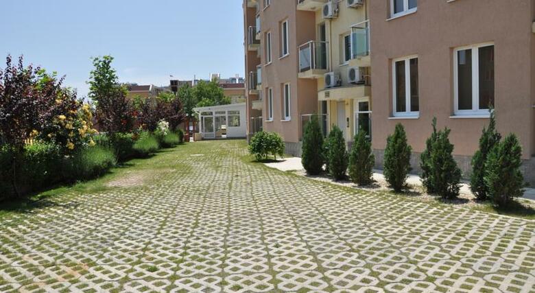 Sunny Holiday Aparthotel