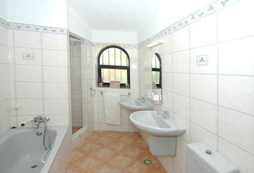 Canada Villa Sleeps 6 Pool