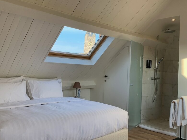 Hostal A Flemish Tale