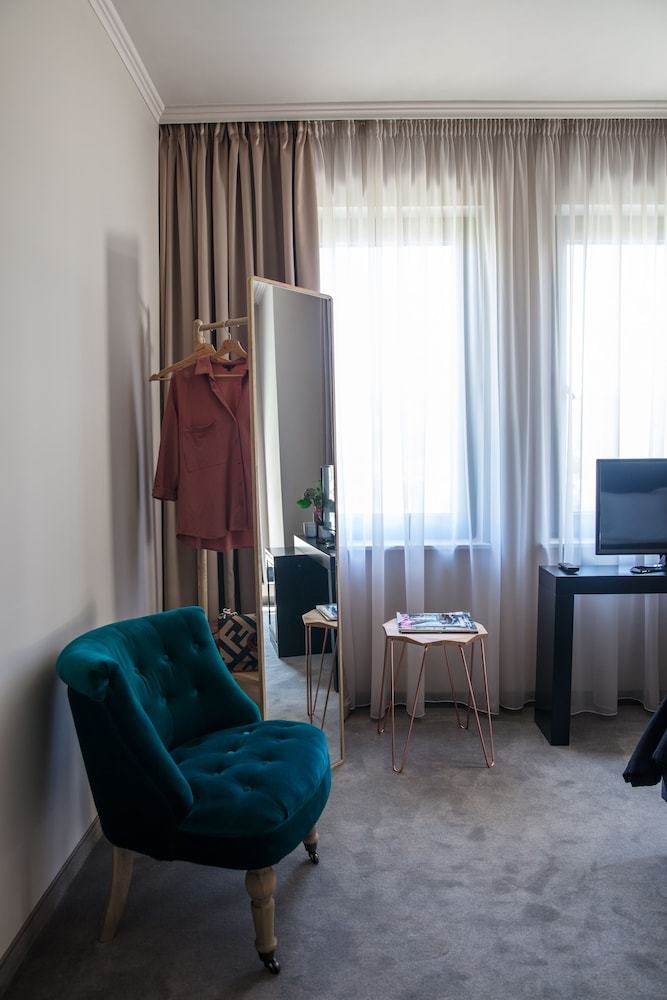 Reverence Hotel