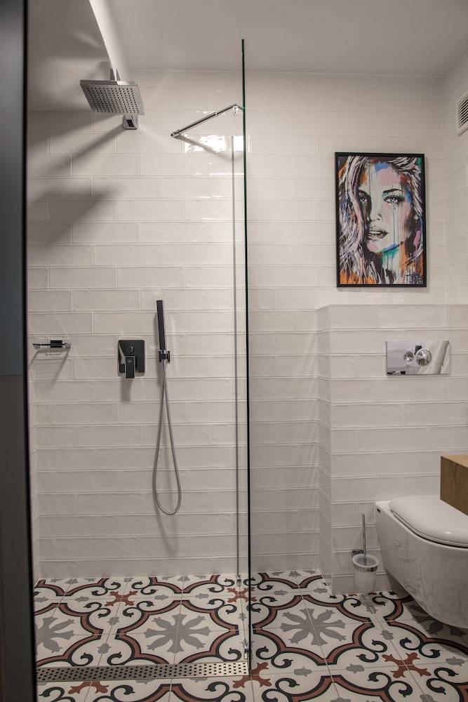 Reverence Hotel