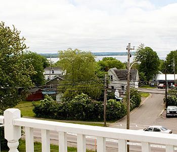 Hotel Dolan's Inn & Suites