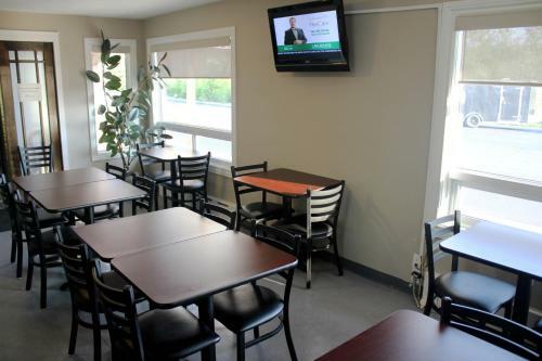 Hotel Moonlight Inn & Suites