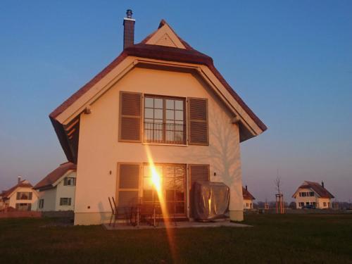 Reetdachh�user Im Feriendorf Am Bakenberg