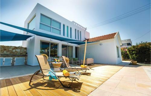 Three-bedroom Holiday Home In Argaka