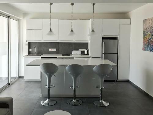 Poseidon Apartment By Michalis