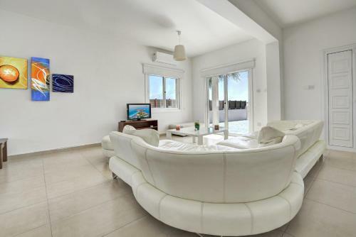 Nissi Villa Gintare