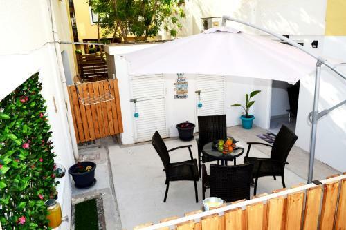 L.s.a Studio Apartment