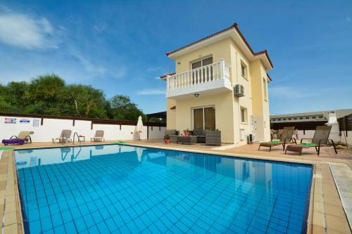 Nissi Crystal Villas