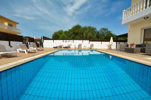 Nissi Crystal Villas