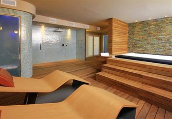 Lagaya Apartments & Spa