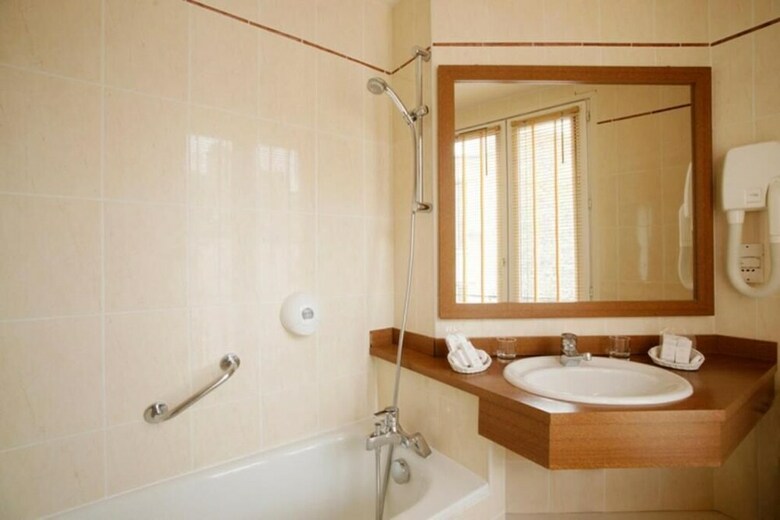 Hotel Apollinaire