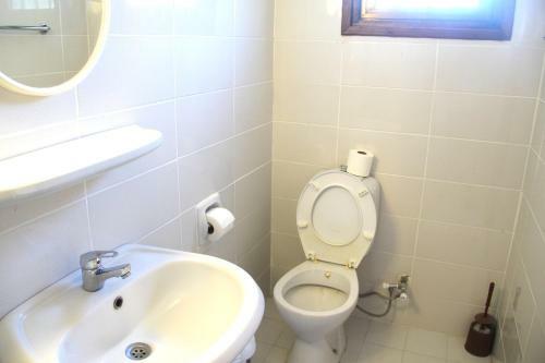 Hotel Bare Hills Guest Rooms